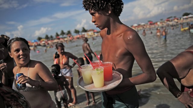 Caipirinha, cancelada: temor en Brasil por intoxicaciones con bebidas adulteradas