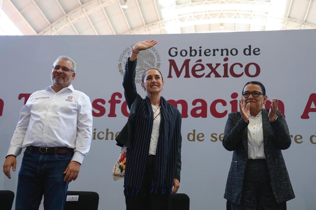 Morelia, Michoacán, México. 14 de septiembre 2025. La presidenta constitucional de los Estados Unidos Mexicanos, la Doctora Claudia Sheinbaum Pardo en La transformación avanza en Michoacán. Acompañanan a la mandataria: Alfredo Ramírez Bedolla, gobernador de Mochoacán; Rosa Icela Rodríguez Velázquez, secretaria de Gobernación; Claudia Curiel de Icaza, secretaria de Cultura; Alicia Bárcena Ibarra, secretaria de Medio Ambiente y Recursos Naturales (Semarnat); Citlalli Hernández Mora, secretaria  de la Secretaría de las Mujeres; Mario Delgado Carrillo, secretario de Educación Pública; Torres Rosas, Coordinador general de programas para el Bienestar y Leticia Ramirez coordinadora de asuntos gubernamentales.  Foto: Juan Carlos Buenrostro /Presidencia