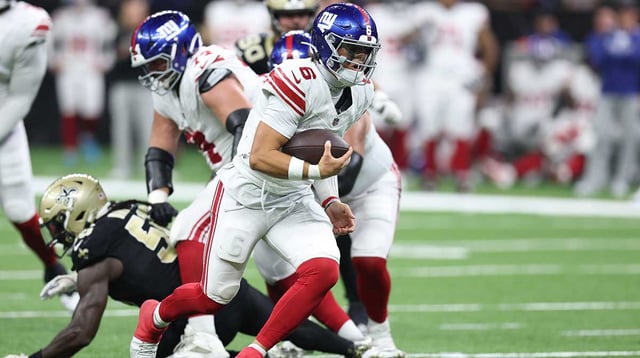 Oct 5, 2025; New Orleans, Louisiana, USA; New York Giants quarterback Jaxson Dart (6) runs with the ball against the New Orleans Saints during the second half at Caesars Superdome. Mandatory Credit: Stephen Lew-Imagn Images