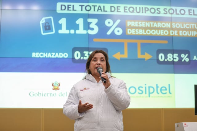 La presidenta Dina Boluarte pidió a los ciudadanos no responder mensajes ni llamadas sospechosas y reportarlas a la Policía. Reiteró que su gobierno trabaja “las 24 horas del día, los 7 días de la semana” para frenar las extorsiones. (Foto: Presidencia)