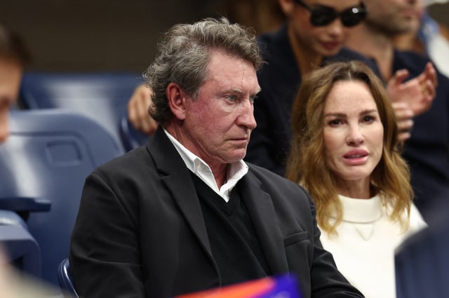 Tennis - U.S. Open - Flushing Meadows, New York, United States - September 6, 2025 Former hockey player Wayne Gretzky attends the women's singles final between Belarus' Aryna Sabalenka and Amanda Anisimova of the U.S. REUTERS/Kevin Lamarque