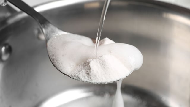 El poder del bicarbonato de sodio y el agua oxigenada: una mezcla que transforma la limpieza del hogar y mejora el bienestar.