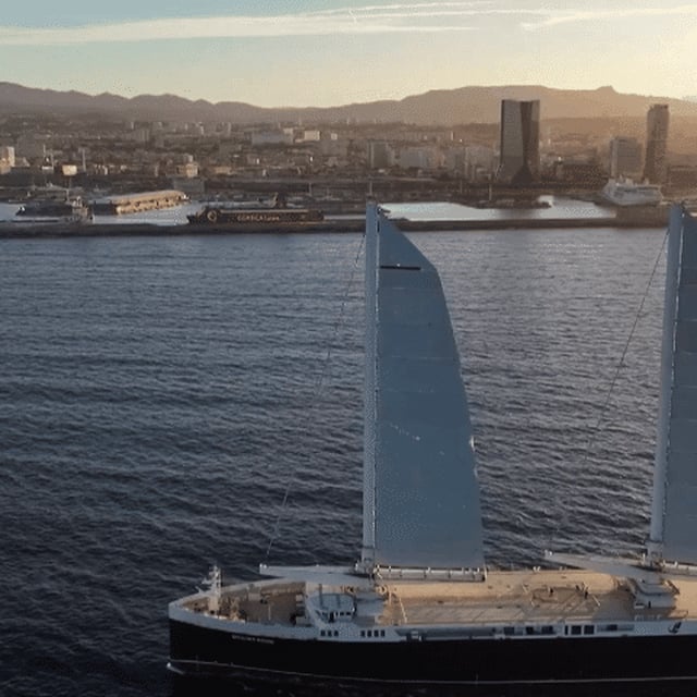 Transport maritime : à bord du premier cargo à voiles, en escale à Marseille