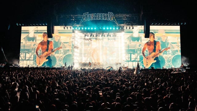 Airbag realizó un explosivo show bajo la lluvia y dejó la incógnita por un nuevo encuentro antes de fin de año.