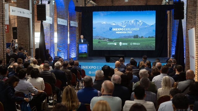 El gobernador Alfredo Cornejo durante la apertura de Vinexpo Explorer Mendoza.