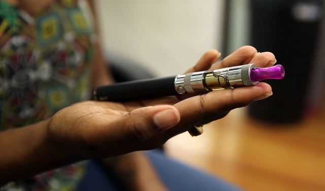 OMS alerta que cigarrillos electrónicos provocan una alarmante ola de adicción a la nicotina en jóvenes