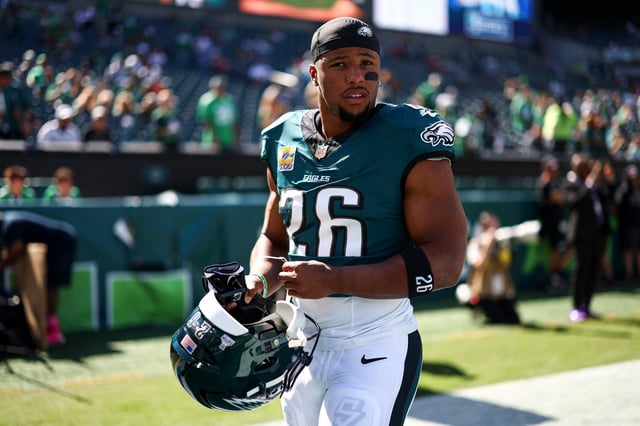 PHILADELPHIA, PENNSYLVANIA - OCTOBER 5: Saquon Barkley #26 of the Philadelphia Eagles warms up prior to an NFL football game against the Denver Broncos at Lincoln Financial Field on October 5, 2025 in Philadelphia, Pennsylvania. (Photo by Kevin Sabitus/Getty Images)