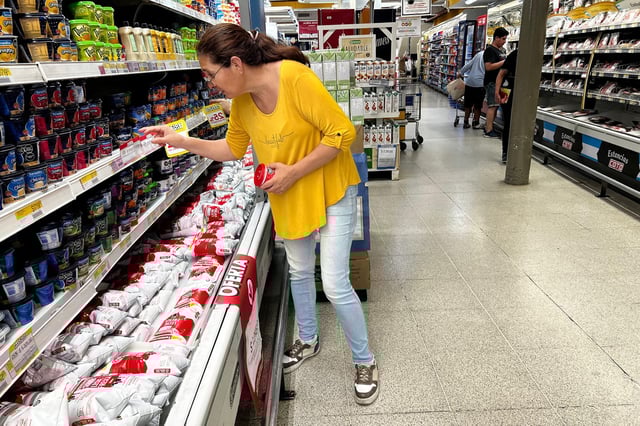 Los consumidores, atentos a los precios y a las ofertas