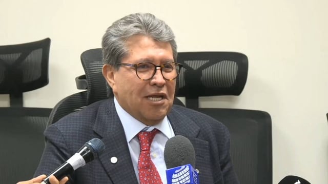 Asimismo mencionó que hay unas iniciativas que ni siquiera valen la pena hacer referencia, “para qué le comento”, expuso el diputado.