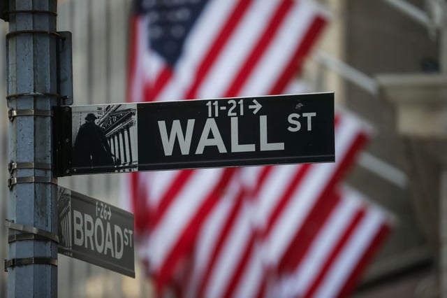Wall Street cerró en mixto tras grandes acuerdos en tecnología y banca. Photographer: Michael Nagle/Bloomberg