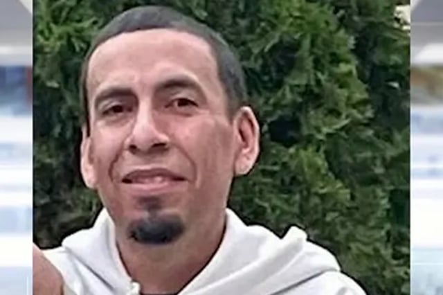 Juan Espinoza Martínez, de 37 años, señalado como un alto rango de los Latin King, acusado de instigar al asesinato del comandante de la Patrulla Fronteriza de Estados Unidos, Gregory Bovino. (Captura de video)