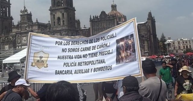 Protesta de inconformes de la SSC para demandar mejores condiciones laborales y de seguridad. Foto: X @MORRIS80766176