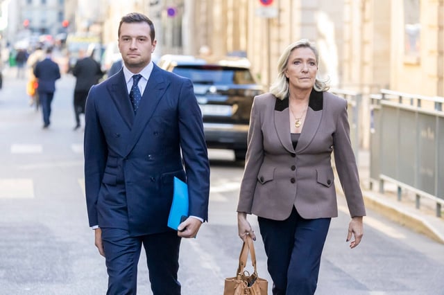 Jordan Bardella et Marine Le Pen, avant une rencontre avec Sébastien Lecornu, le 17 septembre, à Paris. Le RN souhaite un retour aux urnes après la démission du premier ministre.