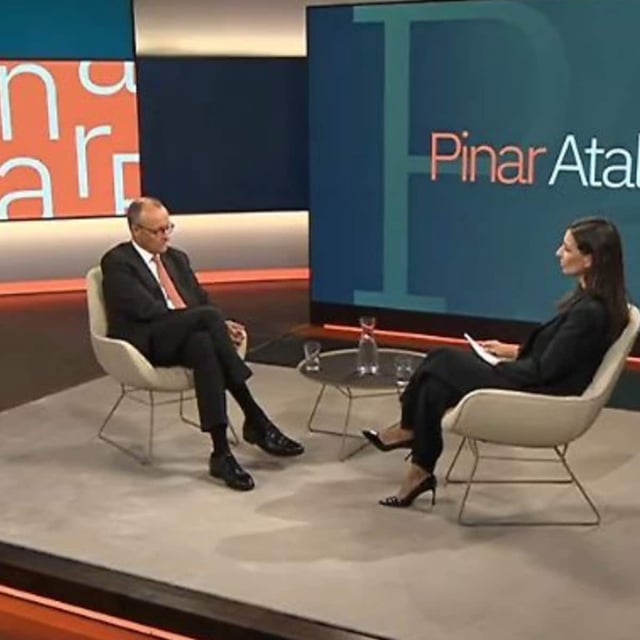 Bei der Premiere des Talks "Pinar Atalay" bei n-tv ist Kanzler Friedrich Merz zu Gast