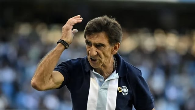 \"Tenemos que sumar de a tres\", apuntó el DT.