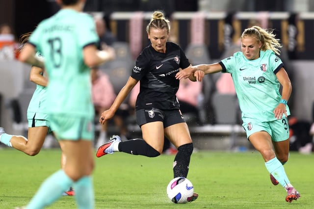 Angel City FC midfielder Kennedy Fuller, center, moves the ball in traffic during the second half of their NWSL match against the Kansas City Current on Monday, Oct. 6, 2025, at BMO Stadium. (Photo by Raul Romero Jr., Contributing Photographer)