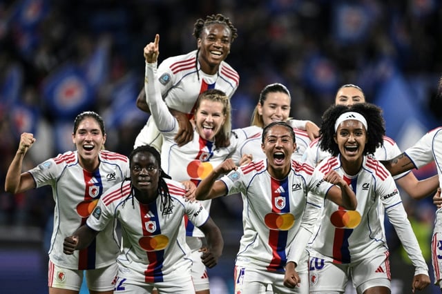 Les Lyonnaises fêtent leur victoire face au PSG, en championnat de france féminin au Groupama Stadium, le 27 septembre 2025