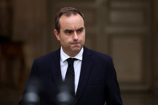 Sébastien Lecornu, après sa démission, à Matignon, le 6 octobre.