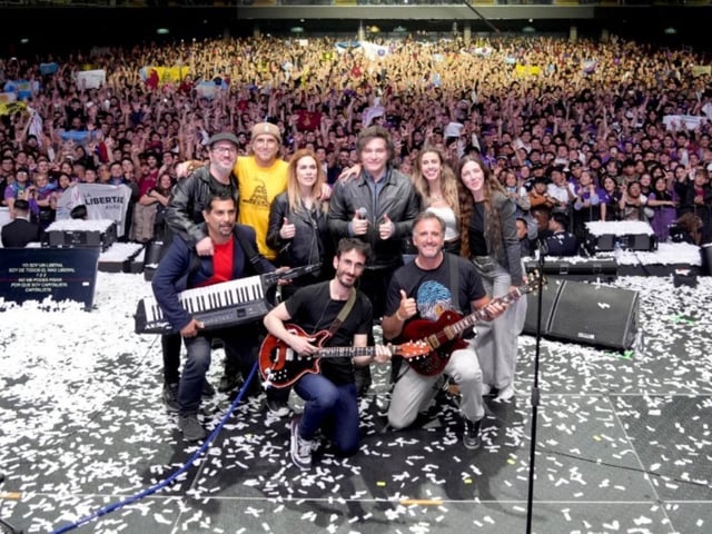 “La Banda Presidencial”, que acompañó al mandatario en el Movistar Arena, estuvo compuesta por diputados, candidatos y personas del entorno de Javier Milei.