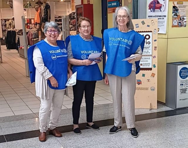 Voluntarias en la recogida de alimentos de mayo en Gadis.
