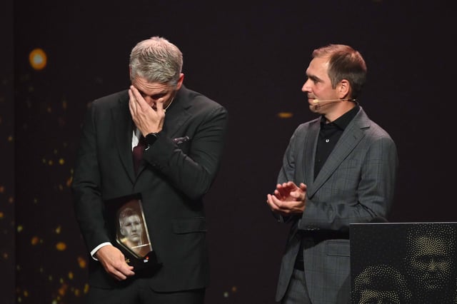 Bastian Schweinsteiger weinte bei seiner Aufnahme in die Hall of Fame. Philipp Lahm hatte die Laudatio gehalten.