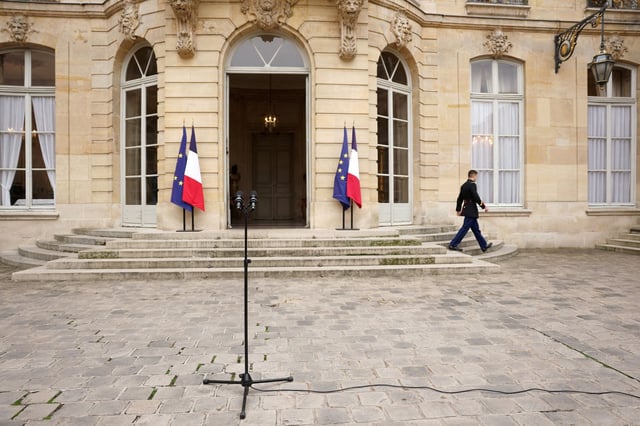 Au lendemain de la démission de son gouvernement, Sébastien Lecornu entame mardi 7 octobre 2025, « d’ultimes négociations » pour tenter de trouver une issue à a crise politique.