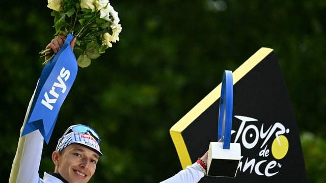 Florian Lipowitz auf dem Podest der Tour de France