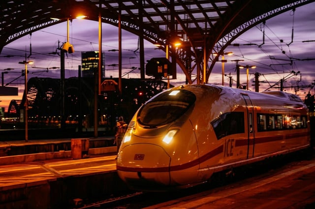 ICE im Kölner Hauptbahnhof