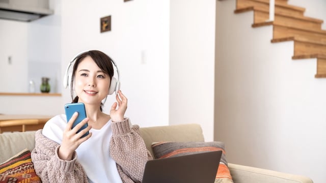 Dank der Spotify-Integration kann ChatGPT euch neue Playlists erstellen. (Bild: Shutterstock/metamorworks)