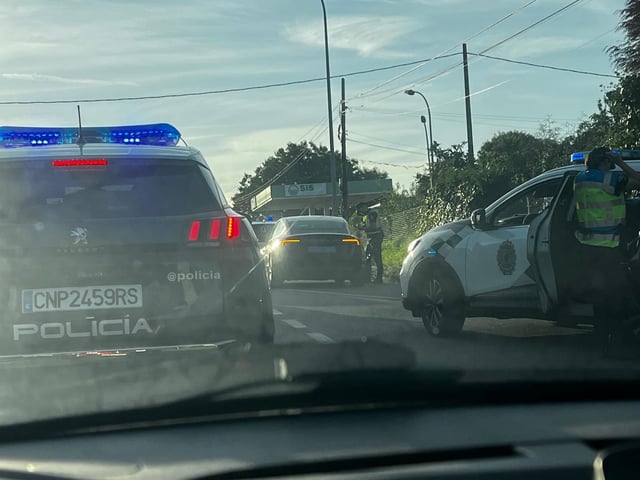 Uno de los controles a VTC de la Policía Local en los accesos a Conxemar.