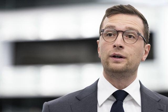 Jordan Bardella, président du Rassemblement national, a annoncé ce matin sur BFMTV qu’il serait « très probablement candidat en cas d’élections législatives anticipées. 