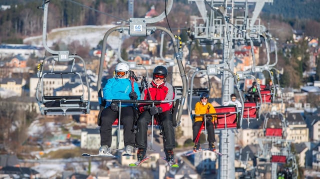 Skipass-Limit an Feiertagen: Skigebiet führt Obergrenze ein (Symbolbild)