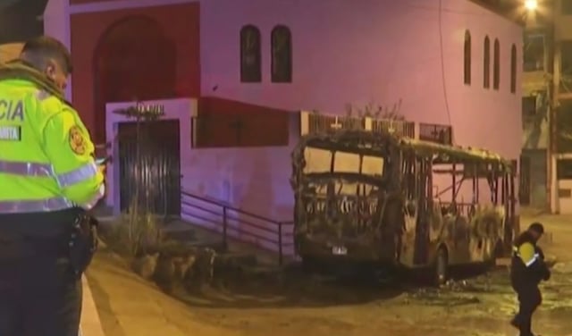 Santa Anita: incendian bus de transporte 'La 40' tras levantamiento del paro de transportistas