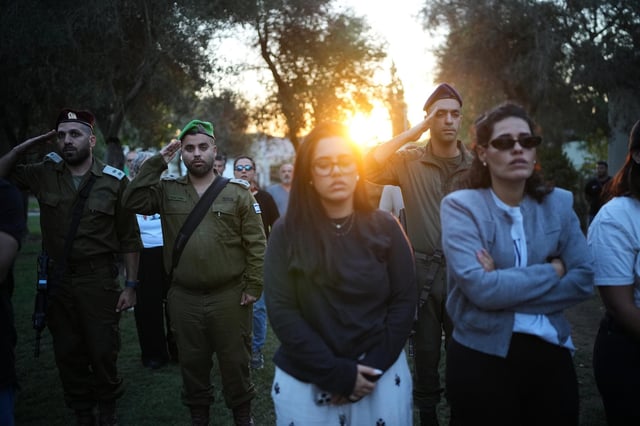 Homenaje a las víctimas del 7-O en el kibutz Kfar Aza de Israel, uno de los atacados por Hamás.