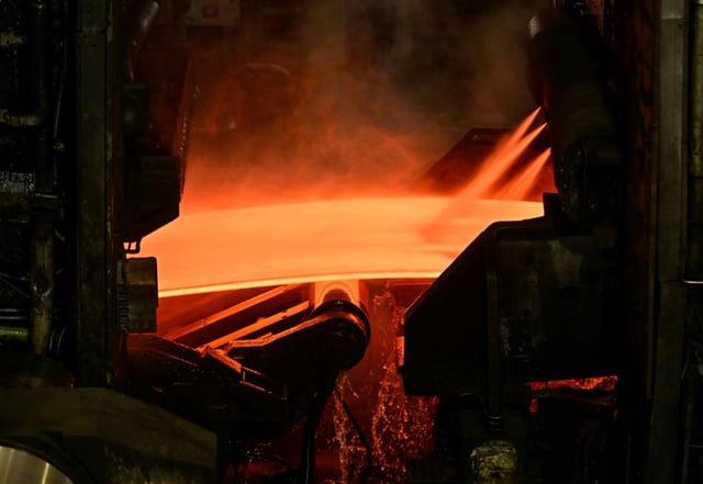 Deutsche Industrieverbände haben vorsichtige Zustimmung zu den EU-Plänen für eine Ausweitung der Zölle auf Stahl geäußert: "Wir kommen nicht umhin, uns mit protektionistischen Maßnahmen auseinanderzusetzen - aus politischen und strategischen Gründen."