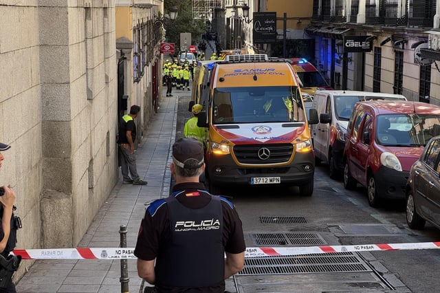 Un edificio se derrumba en el centro de Madrid