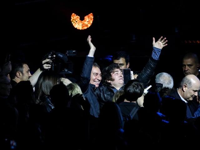 Javier Milei con Diego Santilli en el show del Movistar Arena. Foto: Cristina Sille