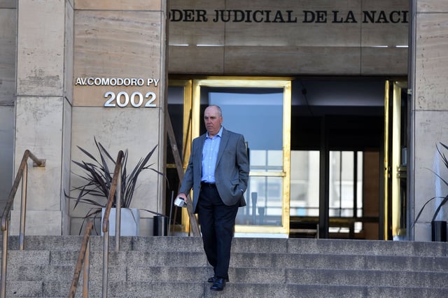 El juez Marcelo Martínez de Giorgi, a cargo del caso $LIBRA, al salir de los tribunales de Comodoro Py