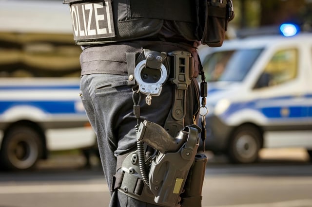 Eine Domina soll in München ihren langjährigen Freier getötet haben. Motiv der 58-Jährigen soll das Erbe des alleinstehenden 62-Jährigen gewesen sein, wie die Polizei mitteilte. Er hatte die Frau als Alleinerbin eingesetzt.