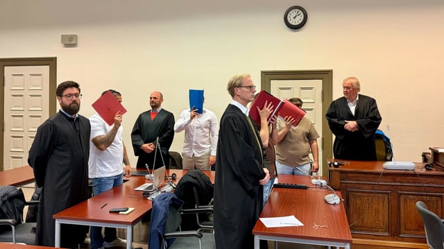 Die vier Angeklagten wurden zu mehrjährigen Haftstrafen verurteilt.