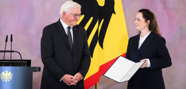 Bundespräsident Frank-Walter Steinmeier ernennt Sigrid Emmenegger im Schloss Bellevue zur neuen Richterin am Bundesverfassungsgericht