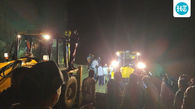 The bus was carrying 28 to 30 passengers when it met with an accident.
