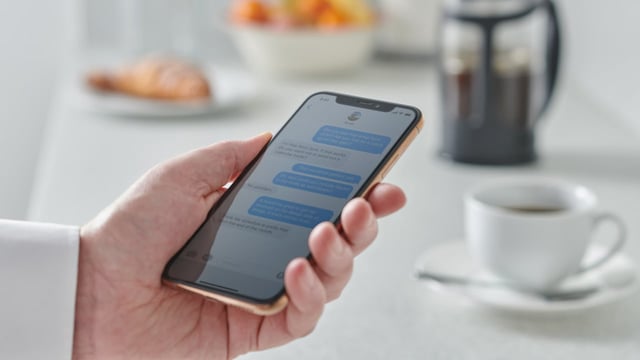 Ein Bug blockiert iMessage nach iOS-26-Update, Lösung: doppelte SIM-Einträge löschen.