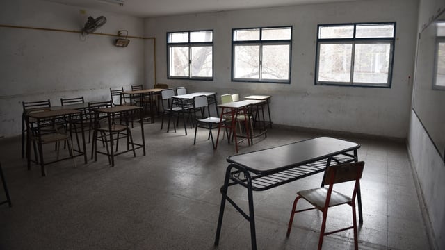 El gobierno provincial descontará el día a los docentes que hagan paro.