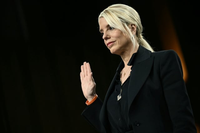 US-Senatoren der Opposition haben US-Justizministerin Pam Bondi bei einer Anhörung vorgeworfen, ihr Ministerium als politische Waffe im Dienste von Präsident Donald Trump zu missbrauchen.