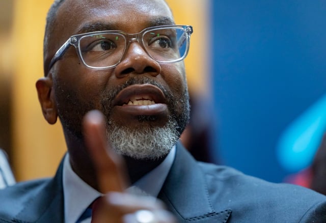 Mayor Brandon Johnson speaks after signing an executive order restricting federal immigration actions from designated areas, Oct. 6, 2025, at the Westside Justice Center. (Brian Cassella/Chicago Tribune)