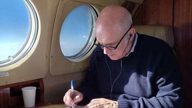 José Luis Espert, a bordo del avión King Air de Federico \"Fred\" Machado. 