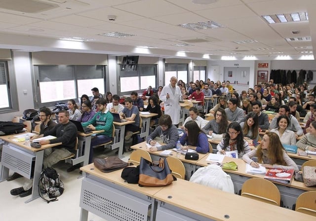 Alumnos en la Facultad de Medicina de la UCO