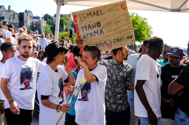 Marche blanche en mémoire d'Ismaël, l'une des victimes, le 23 juillet 2022 à Angers.