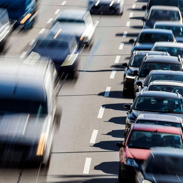 An verschiedenen Stellen der A100 und A111 kommt es zu Sperrungen.